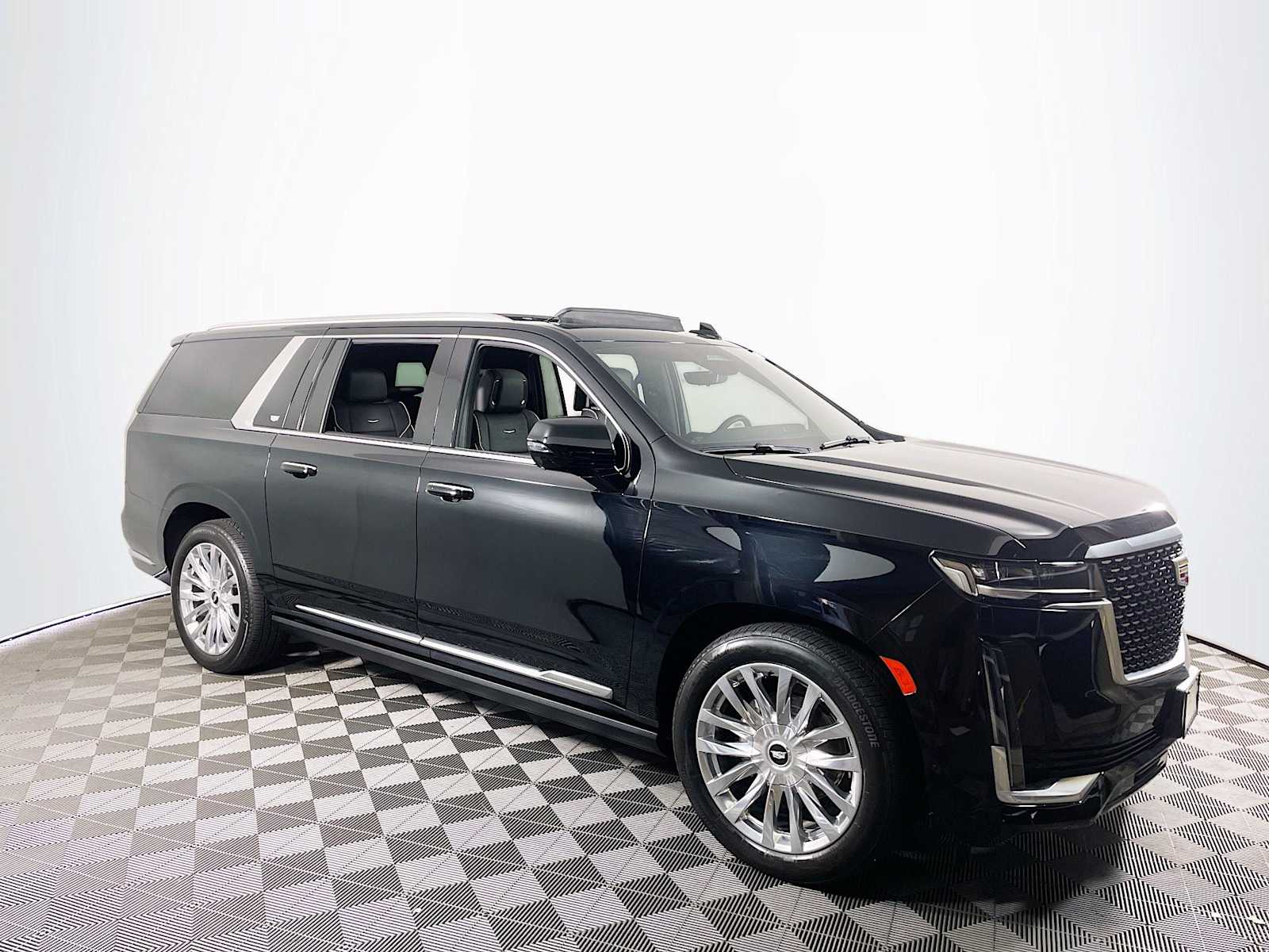 2023 Cadillac Escalade ESV Premium Luxury photo 3