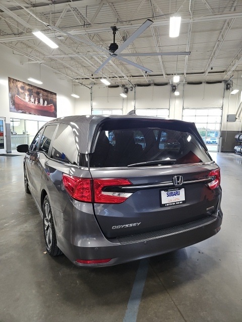 2022 Honda Odyssey Touring photo 3