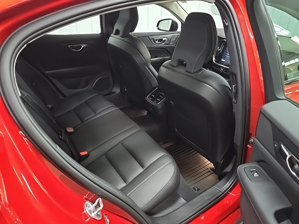 2023 Volvo S60 Ultimate photo 17