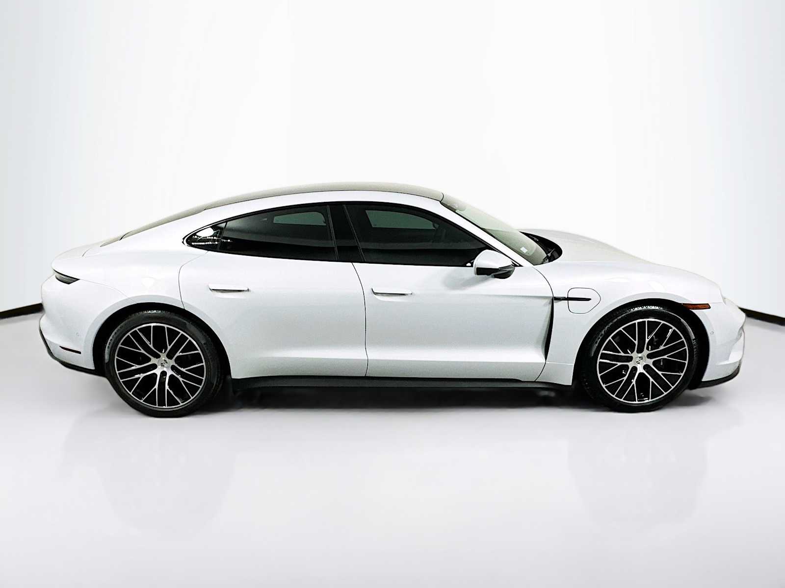 2025 Porsche Taycan photo 8