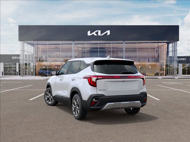 2025 Kia Seltos LX photo 4