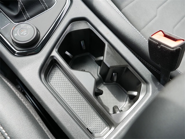 2025 Volkswagen Taos SE photo 36