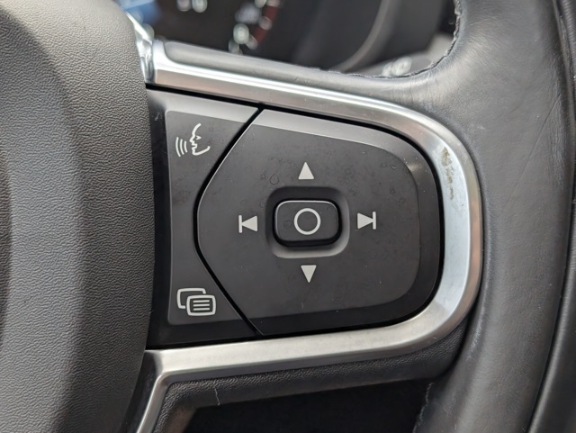 2019 Volvo XC60 T5 Momentum photo 25
