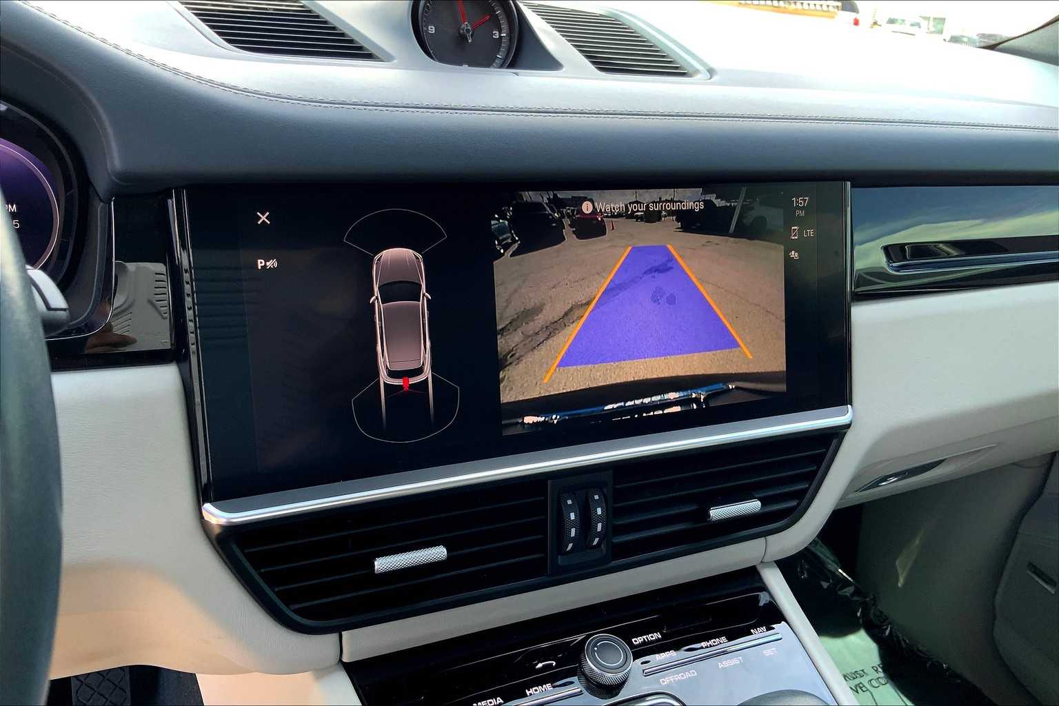2022 Porsche Cayenne Base photo 25