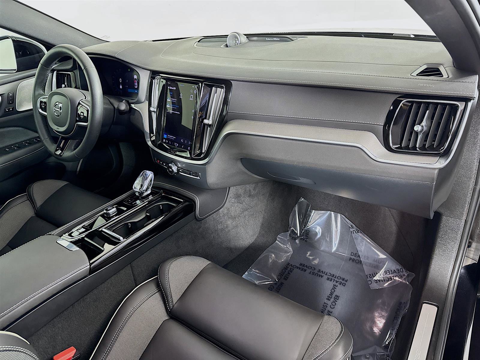 2024 Volvo S60 Recharge Ultimate Black Edition photo 29