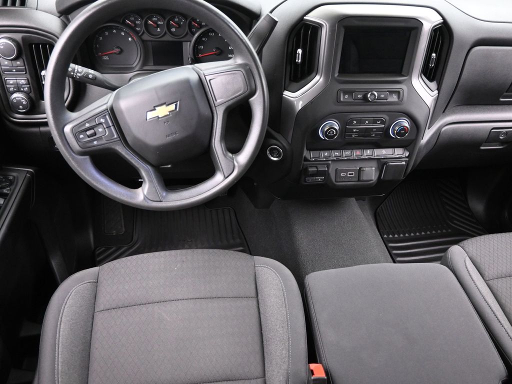 2024 Chevrolet Silverado 2500HD Custom photo 8