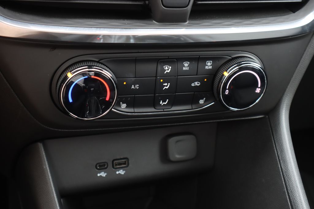 2024 Buick Encore GX Preferred photo 12