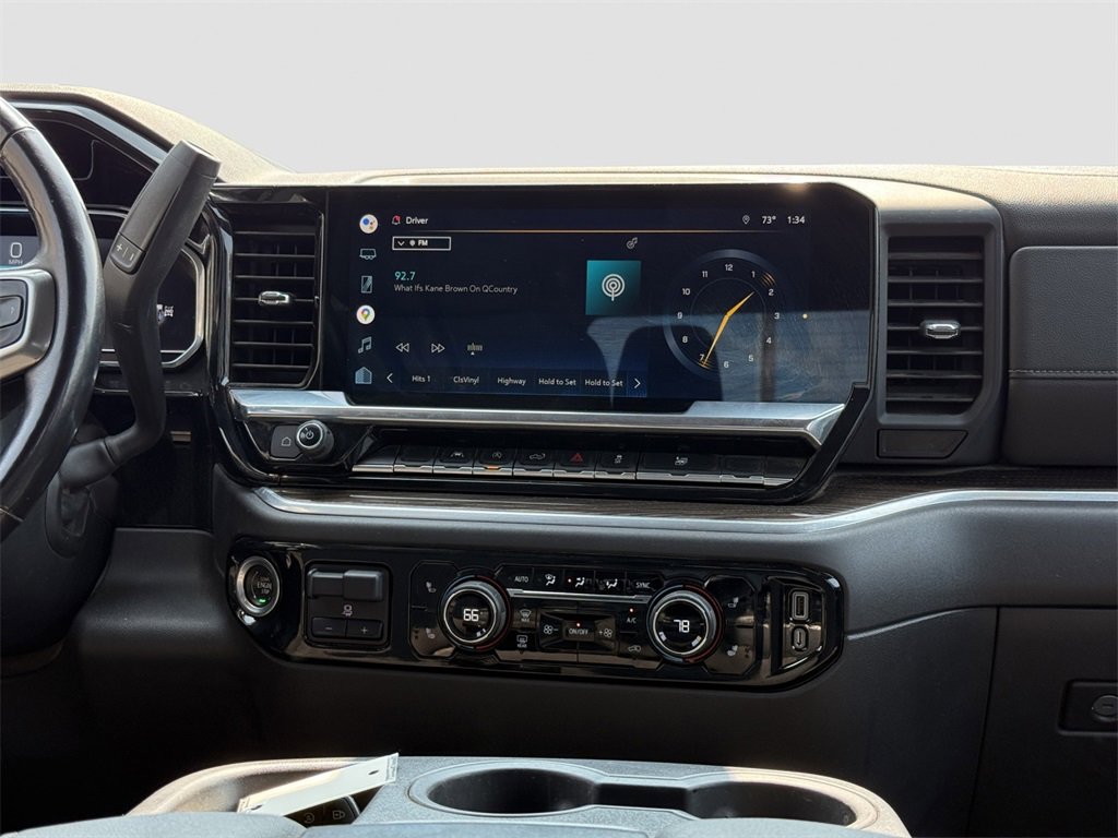 2022 Chevrolet Silverado RST photo 14