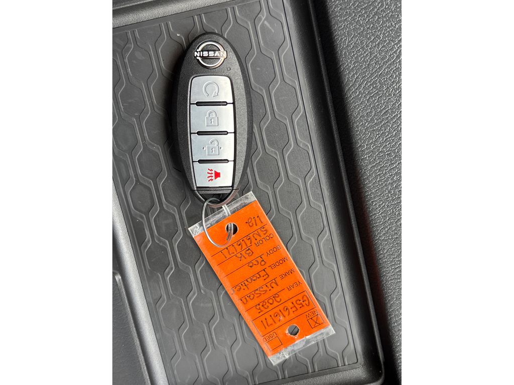2025 Nissan Frontier PRO-4X photo 24