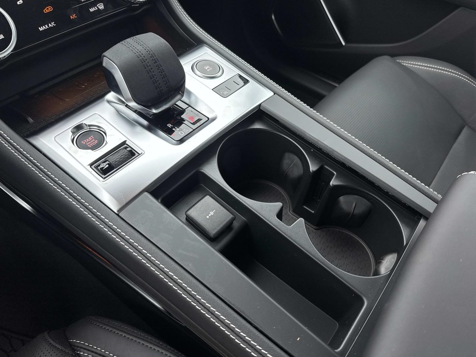 2026 Jaguar F-PACE P250 R-Dynamic S photo 11