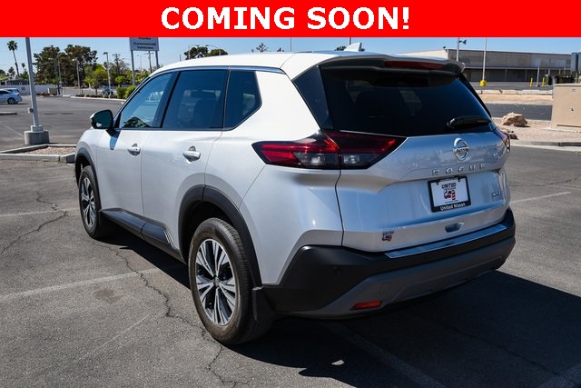 2022 Nissan Rogue SV photo 2