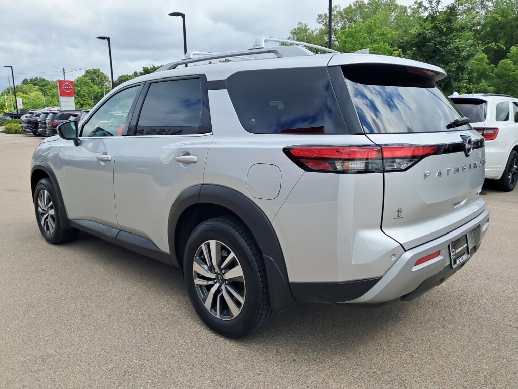 2024 Nissan Pathfinder SL photo 3