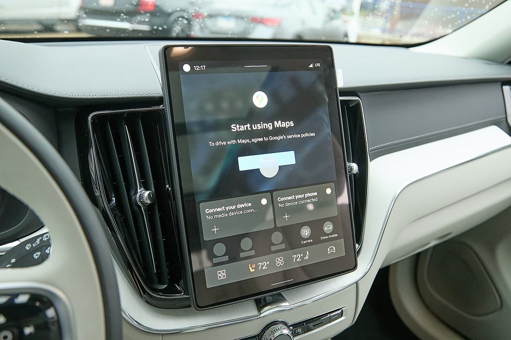 2026 VOLVO XC60 - Image 13