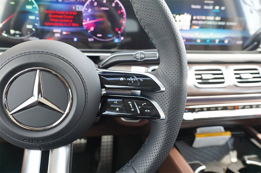 2025 Mercedes Benz GLS 450 4MATIC photo 7