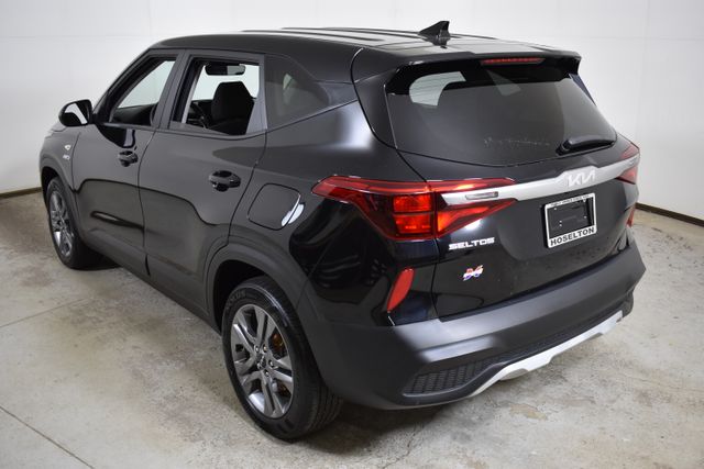 2023 Kia Seltos LX photo 2