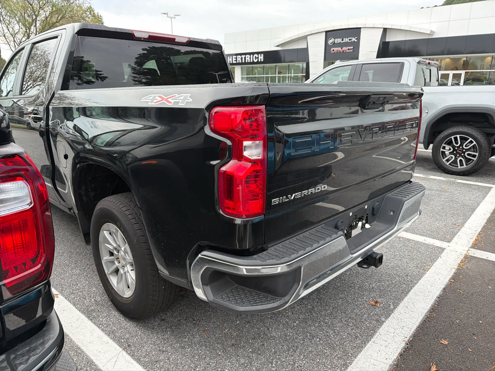 2025 Chevrolet Silverado 1500 LT photo 3