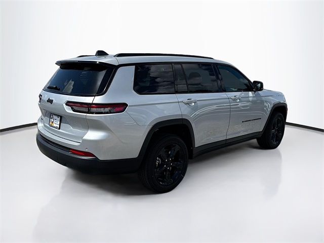 2025 Jeep Grand Cherokee Altitude photo 2