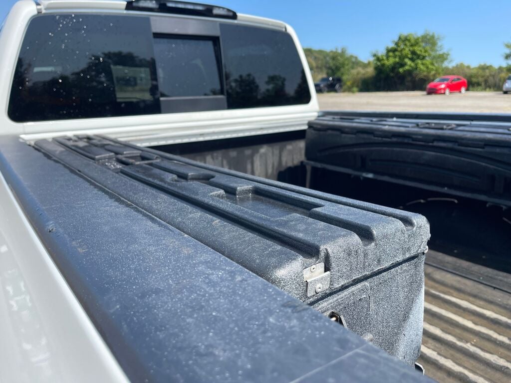 2020 Nissan Titan SL photo 22