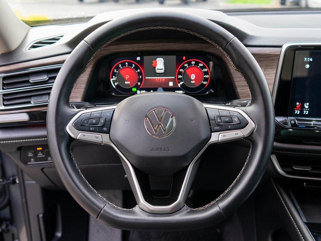 2024 Volkswagen Atlas SEL photo 16