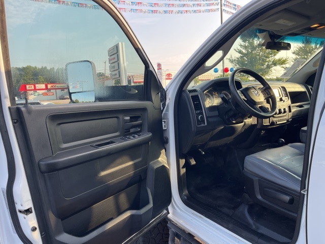 2017 Ram 2500 Tradesman photo 4