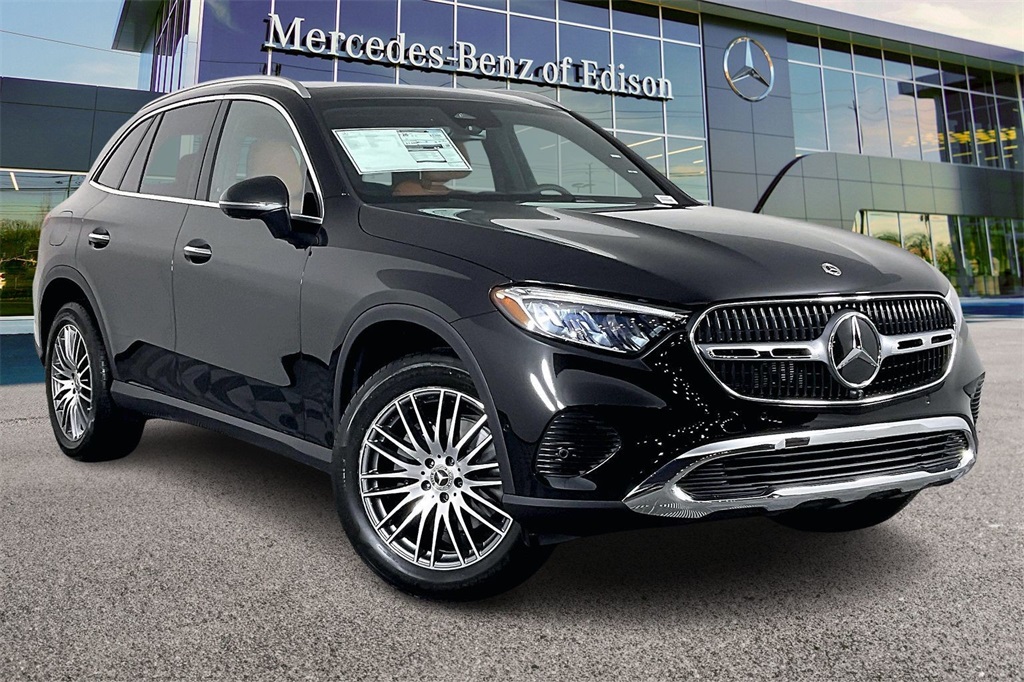 2026 Mercedes-Benz GLC Base's photo