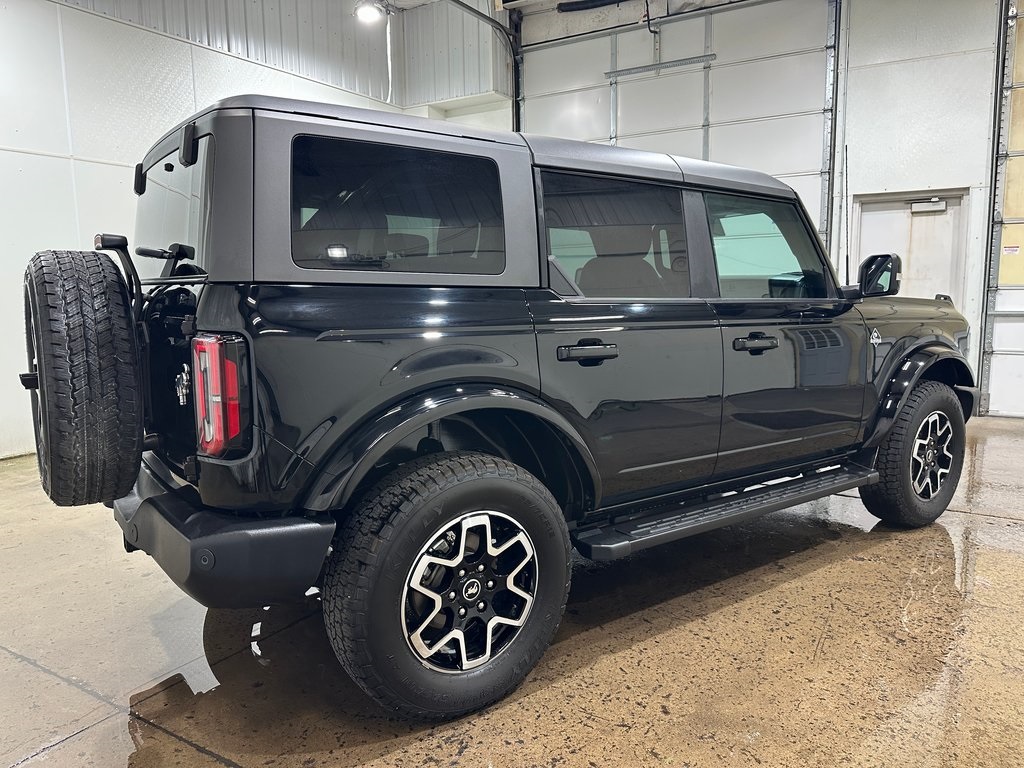 2022 Ford Bronco Outer Banks photo 2