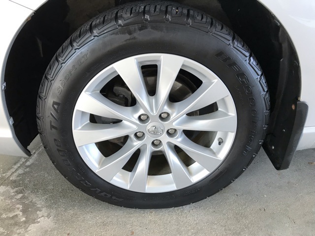 2014 Toyota Venza LE photo 9