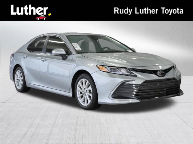 2024 Toyota Camry LE's photo
