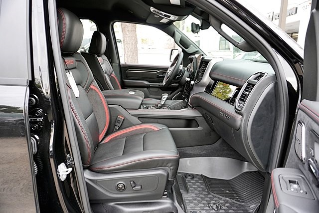 New 2026 Diamond Black Crystal Pearl-Coat Exterior Paint RAM RHO image 16