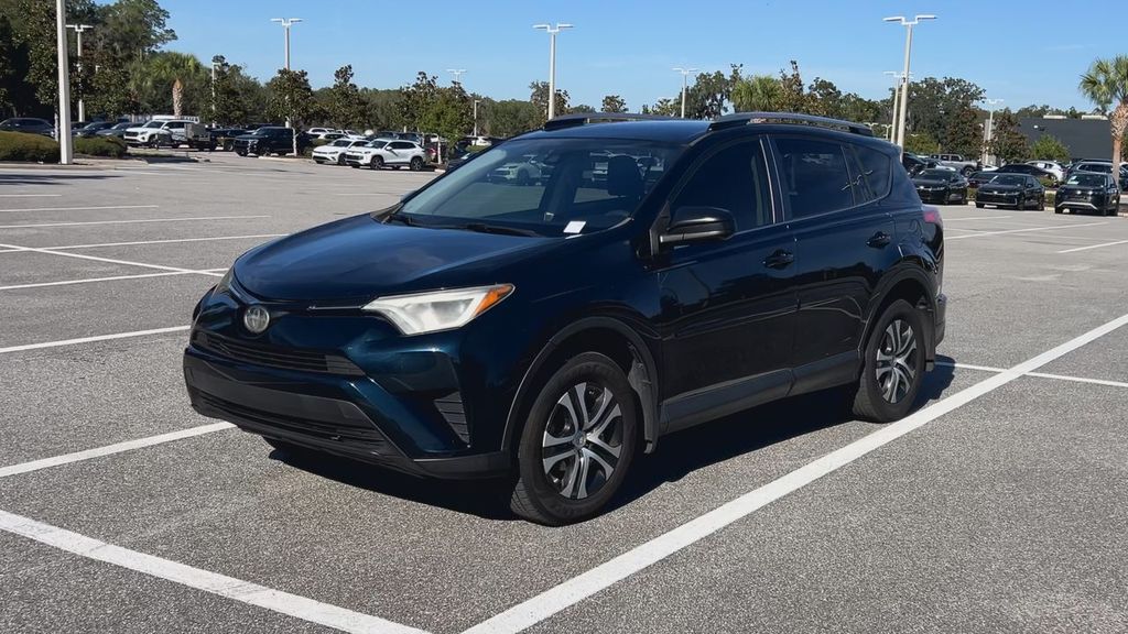 2018 Toyota RAV4 LE photo 3