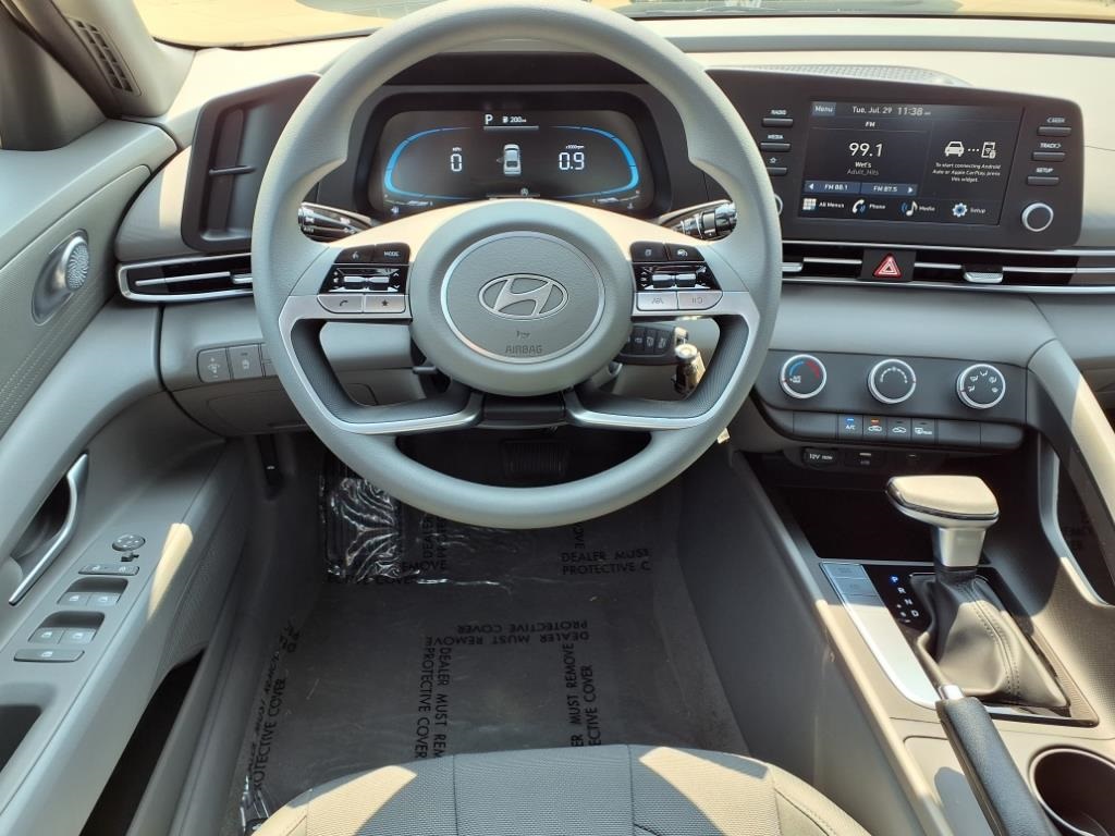 2025 Hyundai Elantra SE photo 4