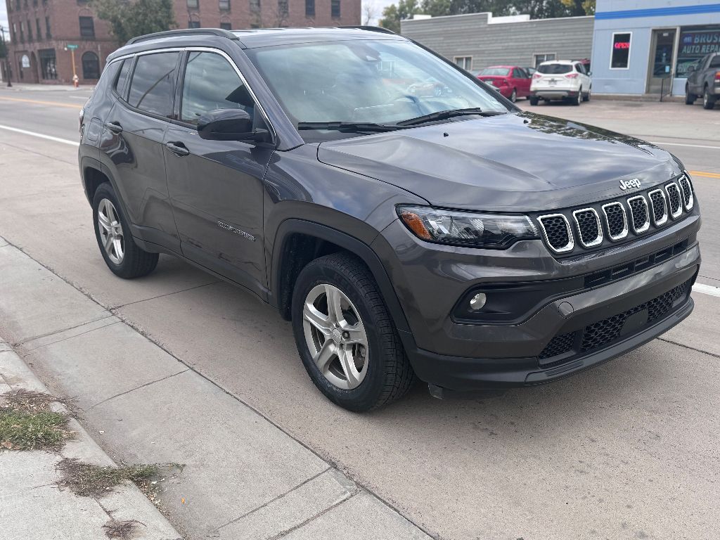 2024 Jeep Compass Latitude photo 3