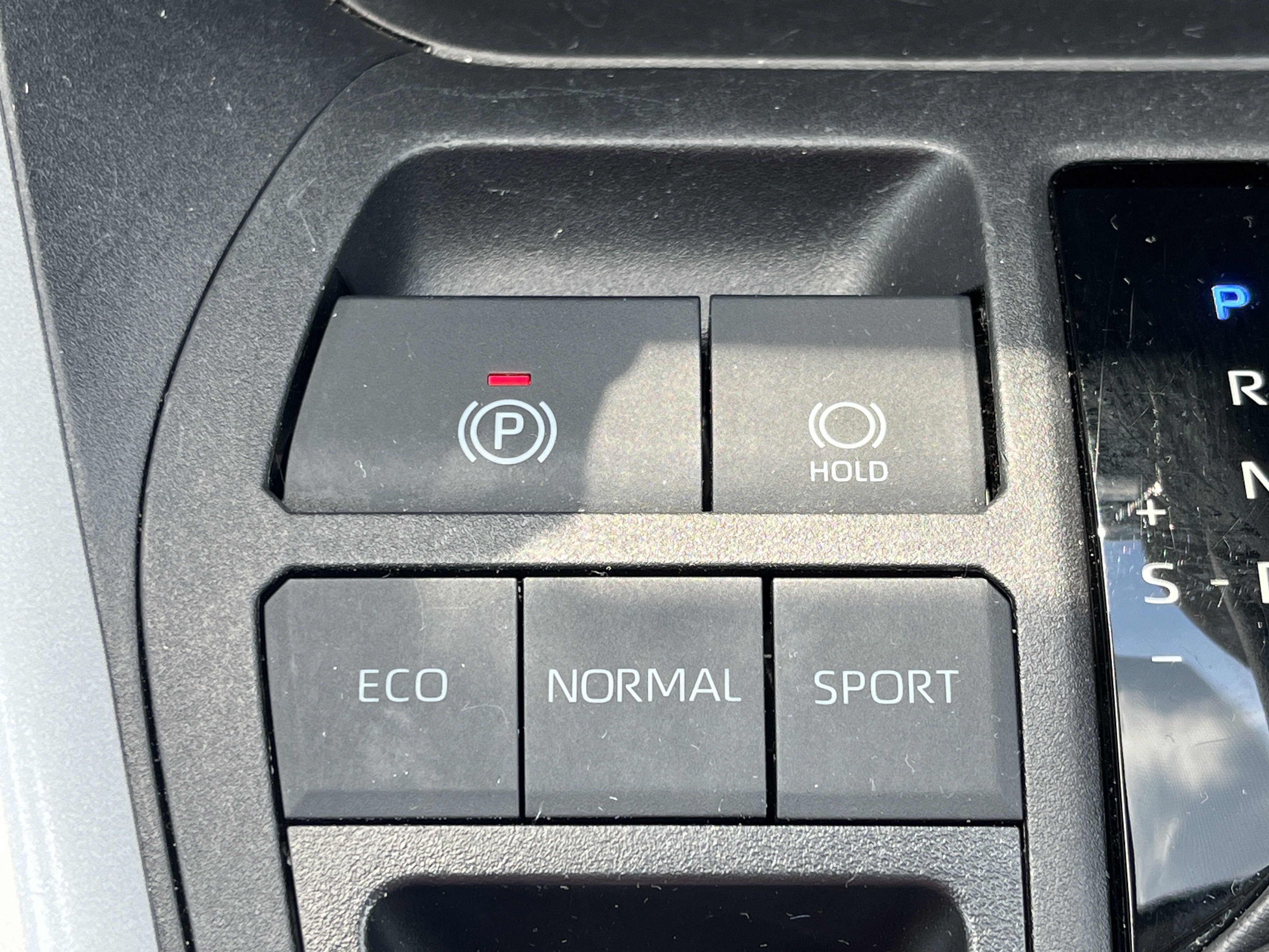 2024 Toyota RAV4 XLE photo 6