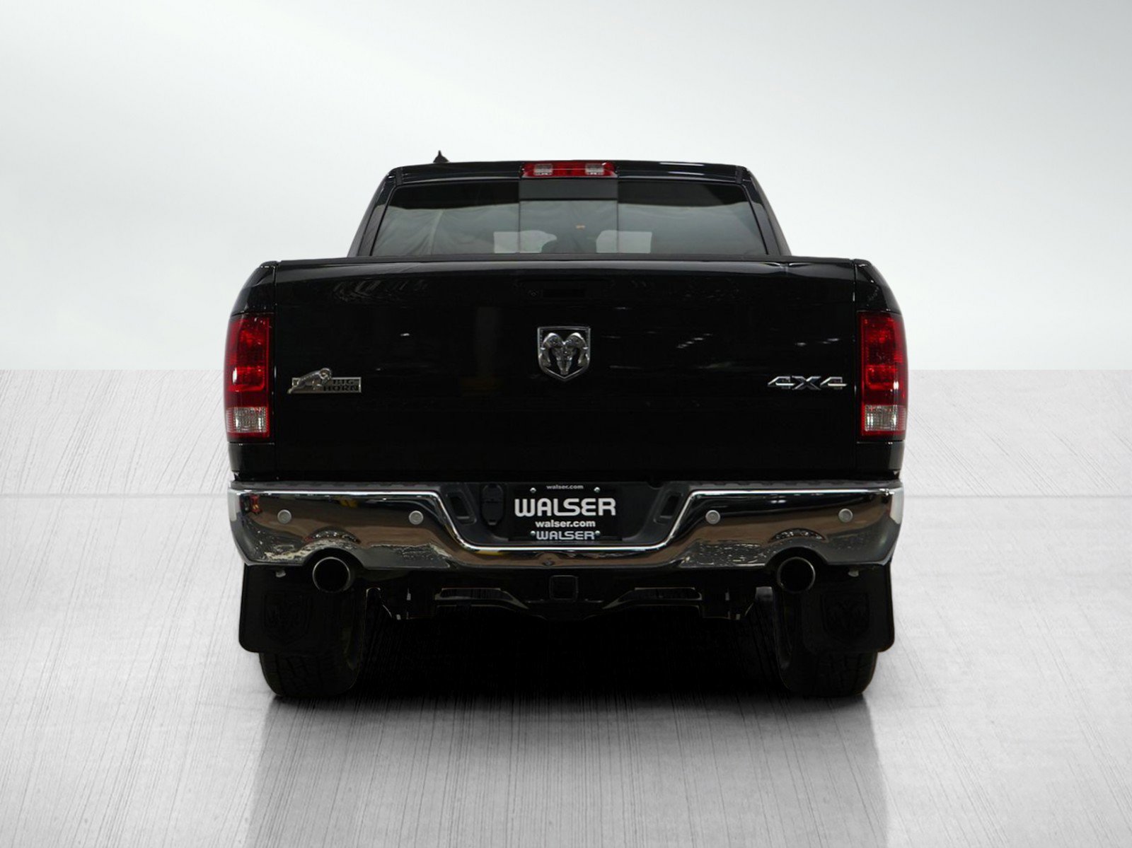 2019 Ram 1500 SLT photo 4