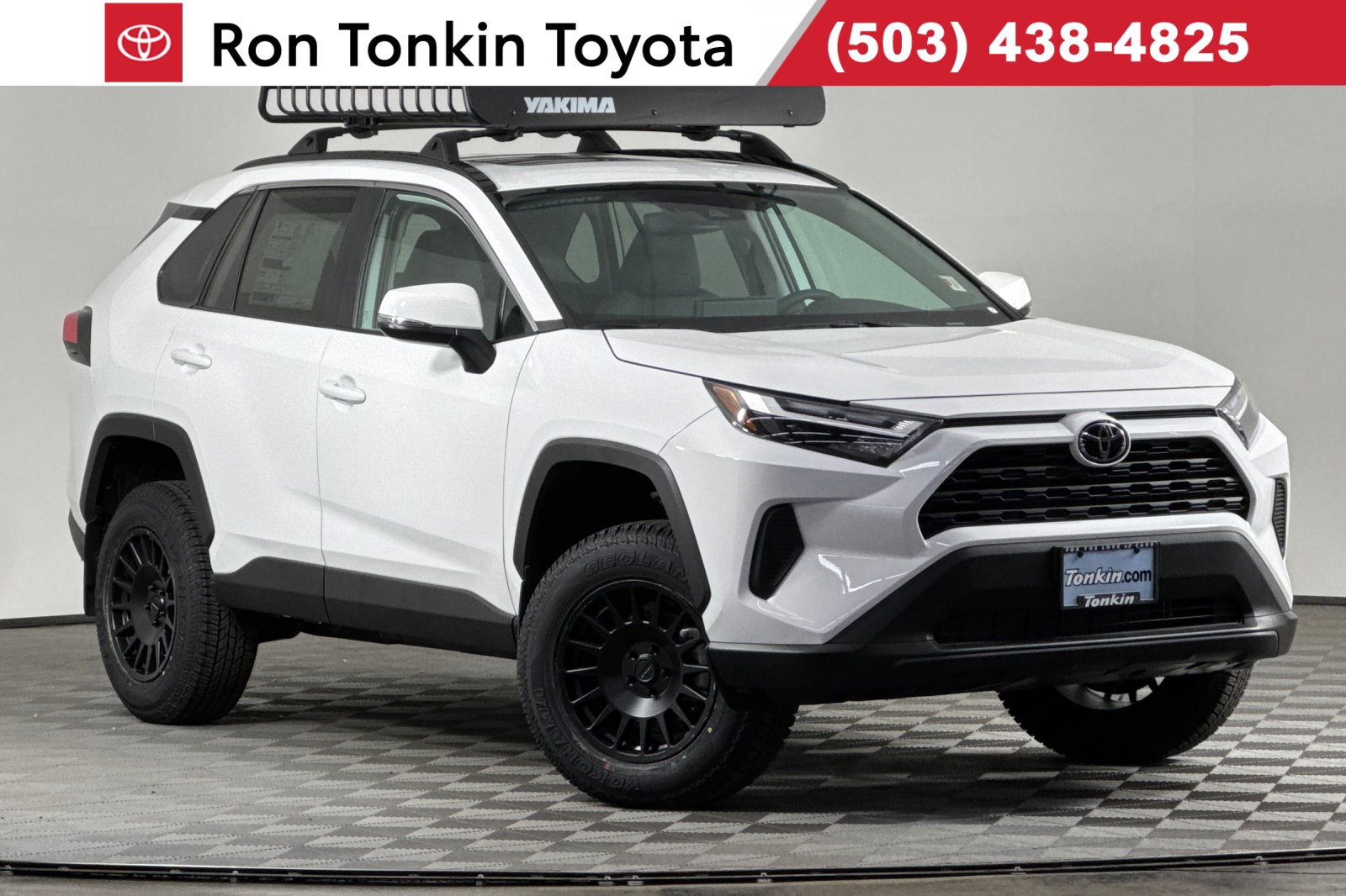 2025 Toyota RAV4 XLE's photo