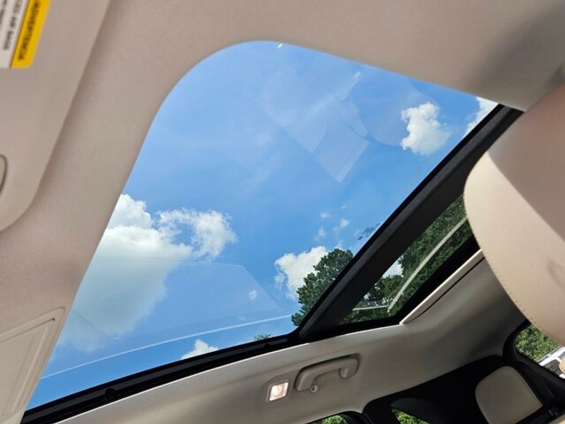 2022 Ford Escape Titanium Hybrid photo 20