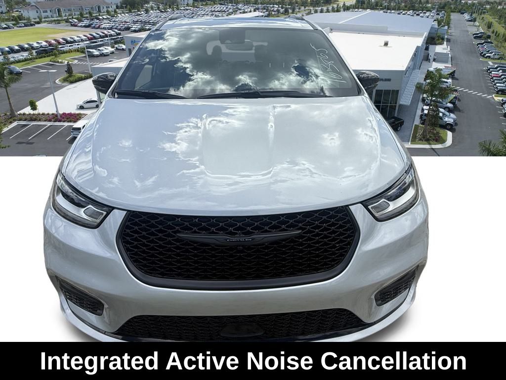2026 Chrysler Pacifica Limited photo 7
