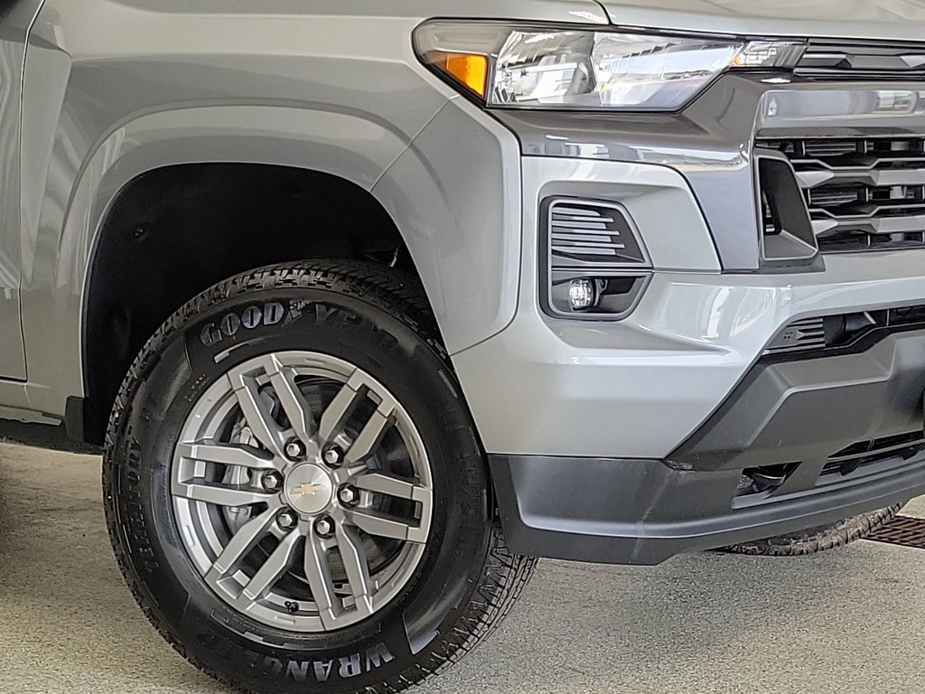 2024 Chevrolet Colorado LT photo 3