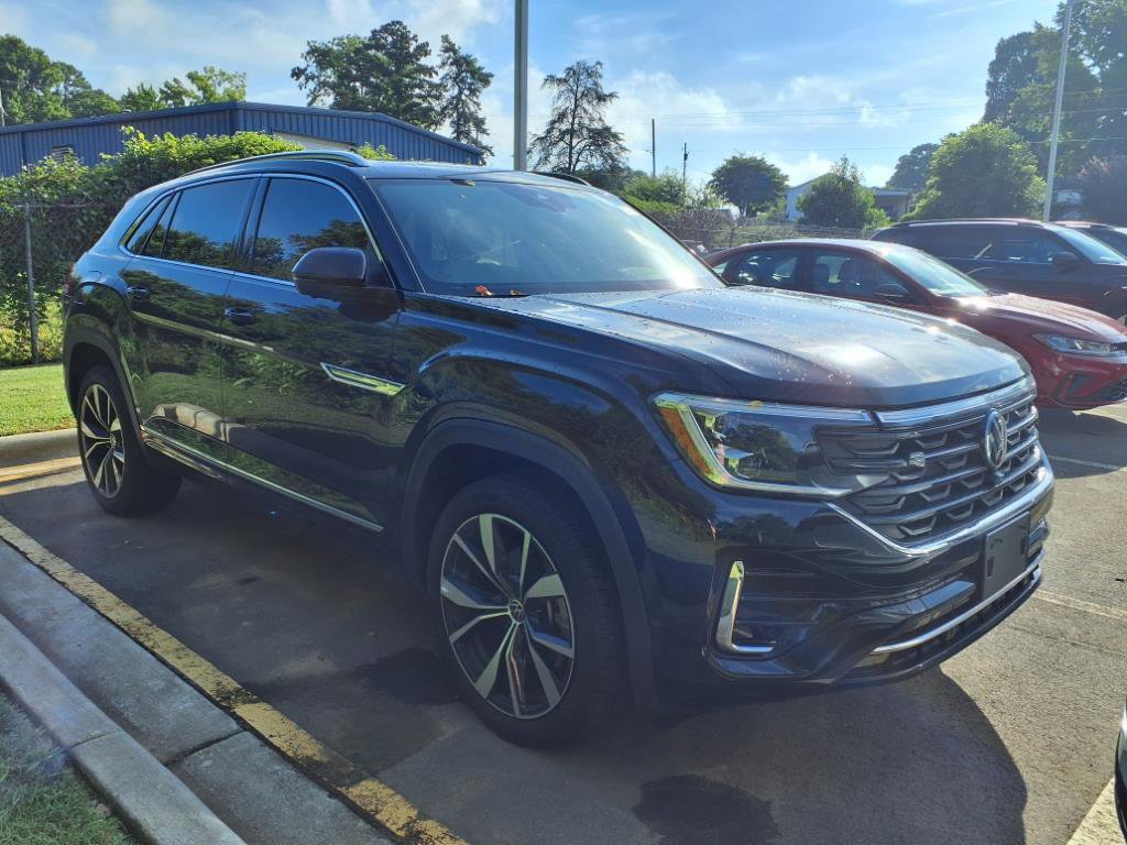 2025 Volkswagen Atlas Cross Sport SEL Premium R-Line photo 2