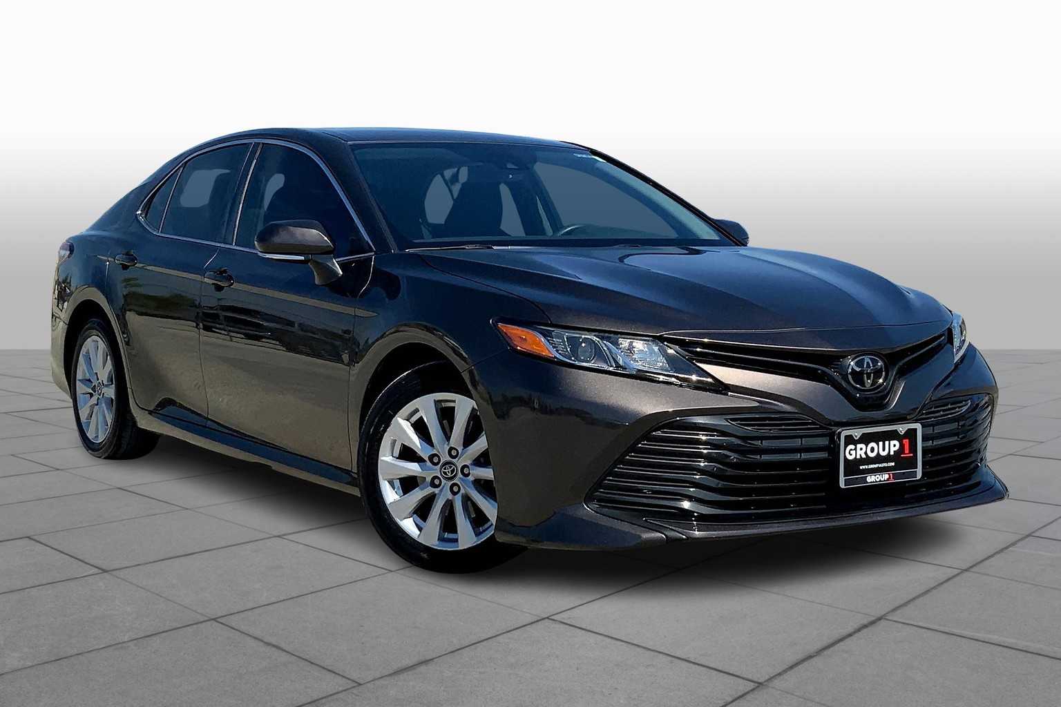 2019 Toyota Camry LE photo 2