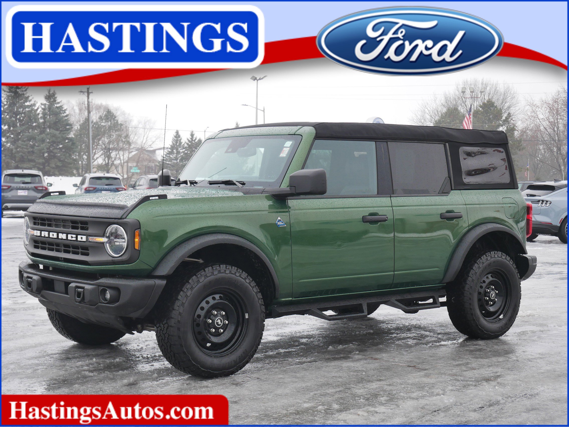 2023 Ford Bronco 4-Door Black Diamond's photo