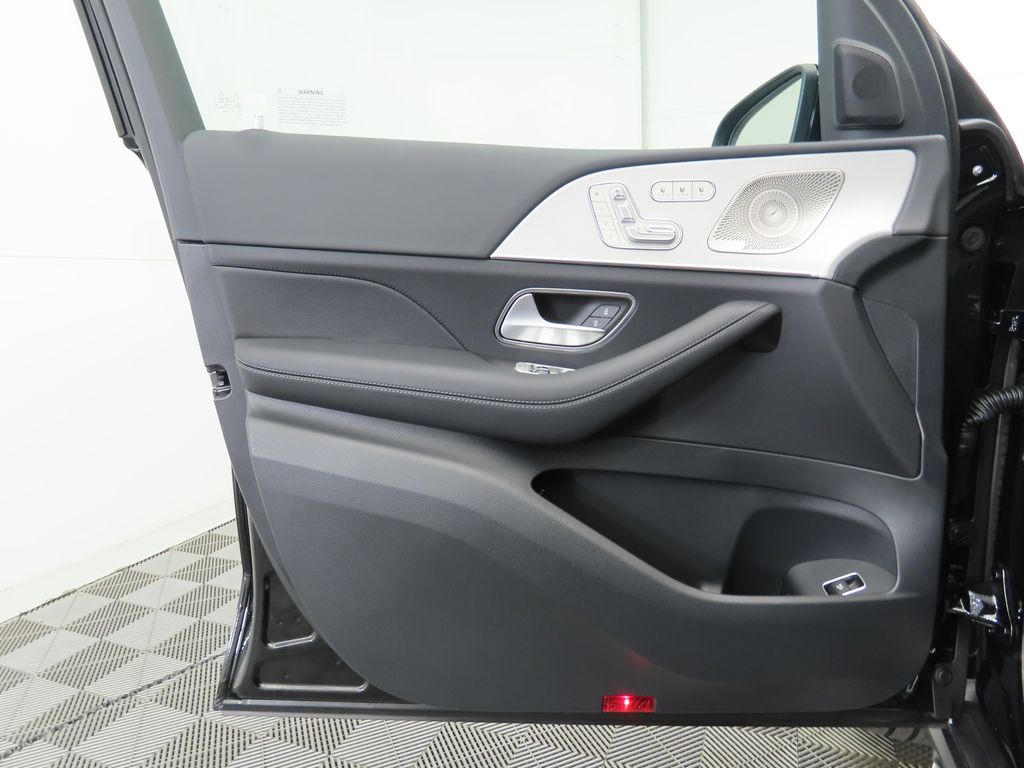 2025 Mercedes Benz GLS 450 4MATIC photo 23