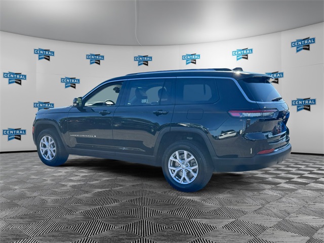 2022 Jeep Grand Cherokee Limited photo 2