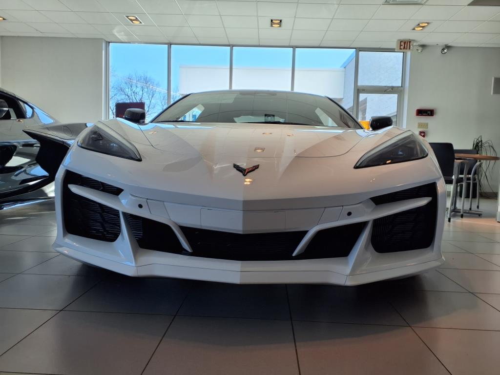 2025 Chevrolet Corvette E-Ray 3LZ photo 2