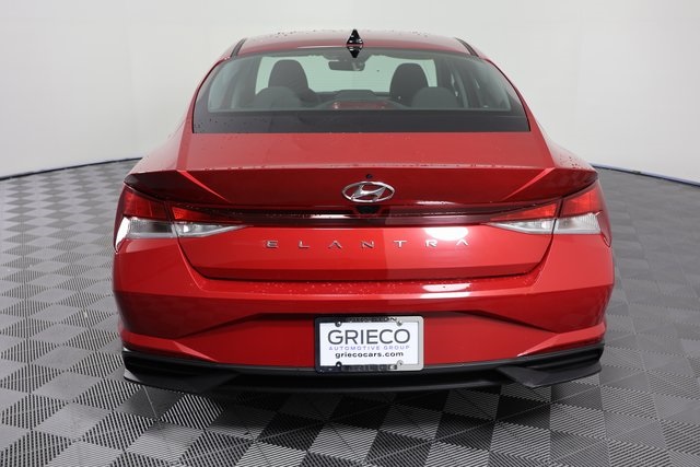 2023 Hyundai Elantra SEL photo 7