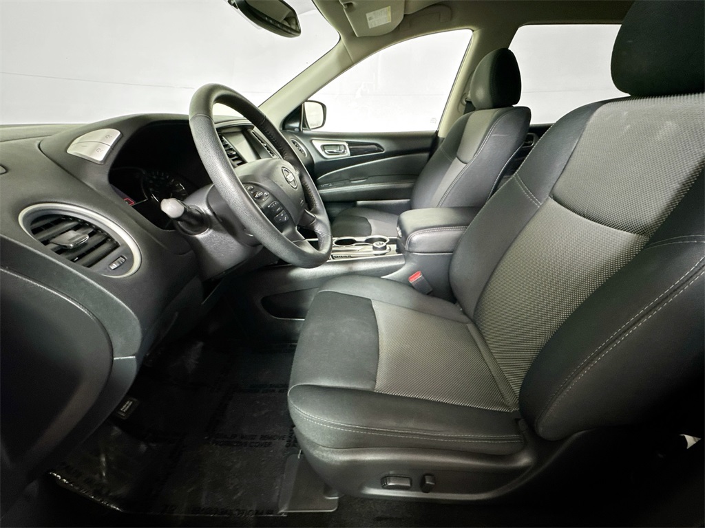 2019 Nissan Pathfinder SV photo 5