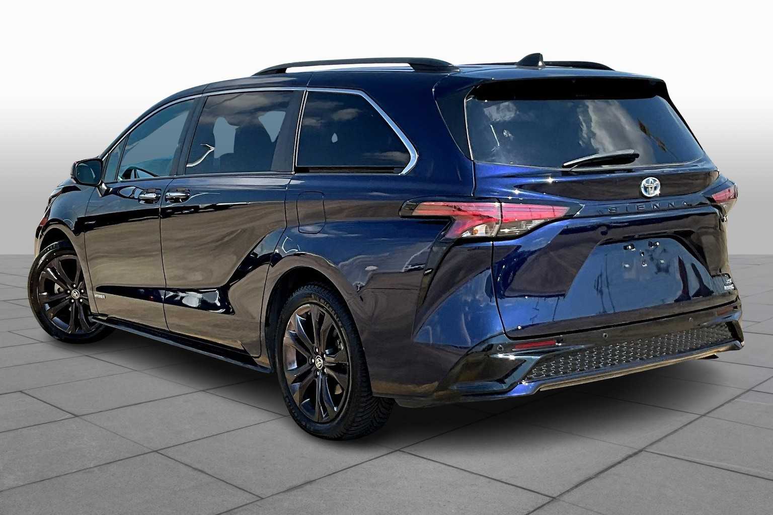 2021 Toyota Sienna XSE photo 9