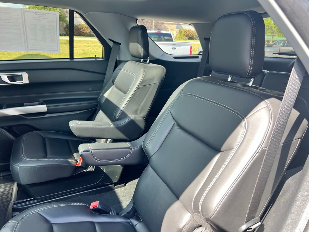 2023 Ford Explorer XLT photo 18