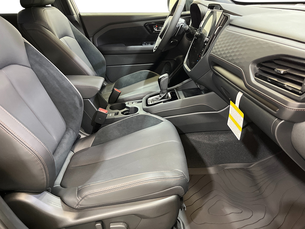2025 Subaru Forester Touring photo 17