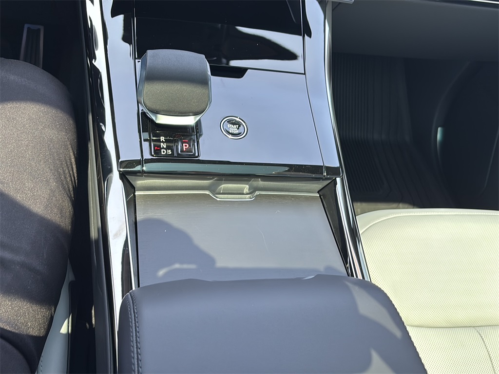 2025 Land Rover Range Rover Sport SE photo 17